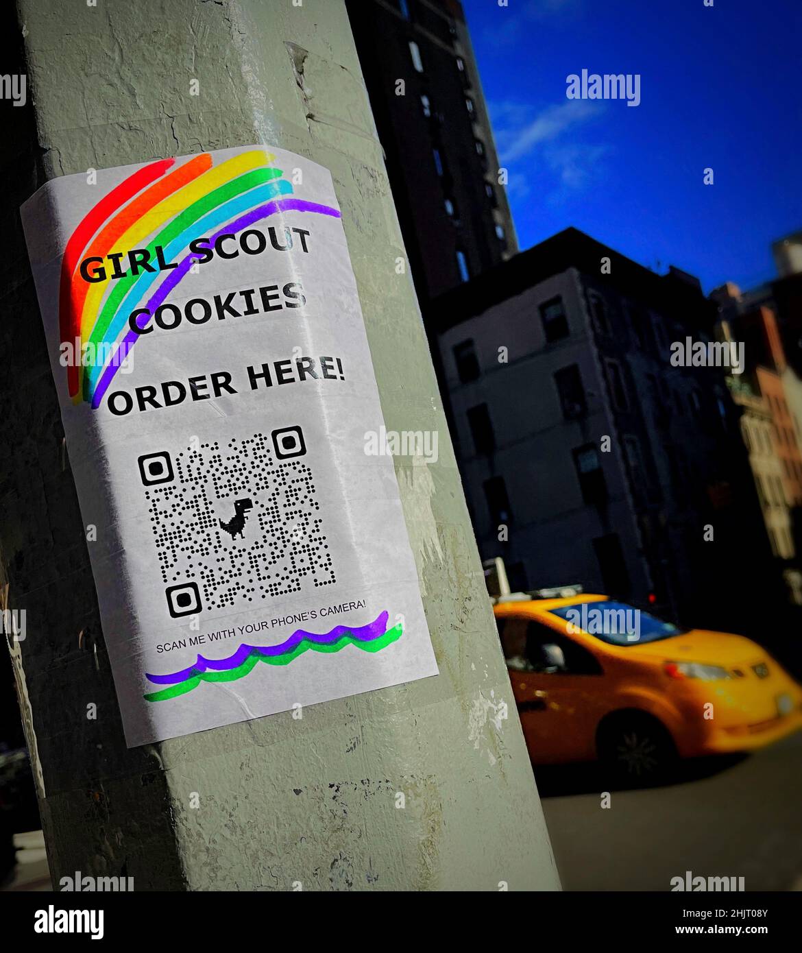 QR Code Oder Here Sign for Girl Scout Cookies, NYC, USA, 2022 Stock Photo