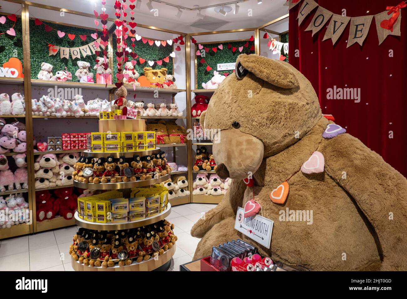 Hello Kitty Display, FAO Schwarz Flagship Toy Store Interior, NYC Stock  Photo - Alamy