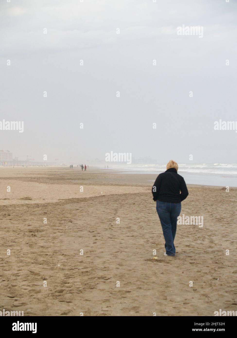 Grandparents walking on beach hi-res stock photography and images - Alamy