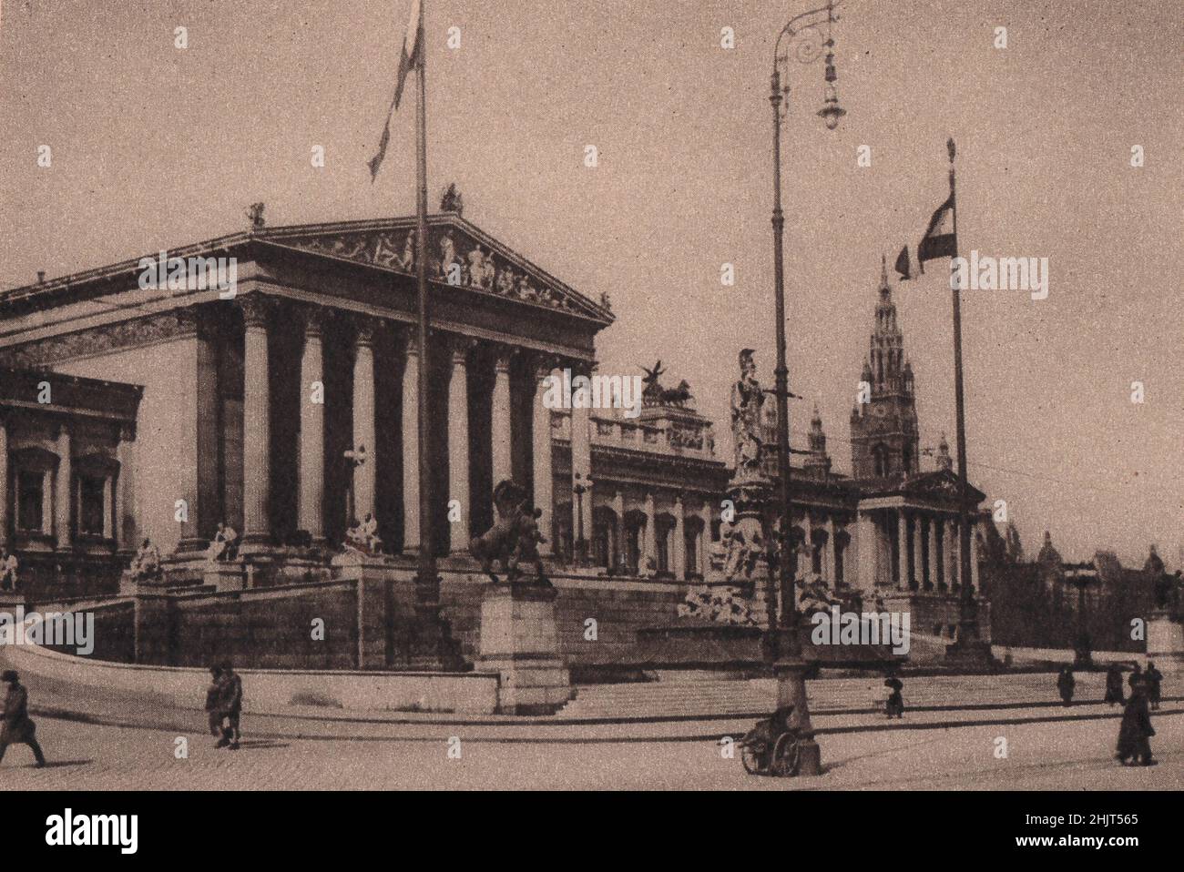 The classic Parliament House faces the Volksgarten from across the November 12 Ring, lately the Franzensring. It was completed in 1883. Vienna (1923) Stock Photo