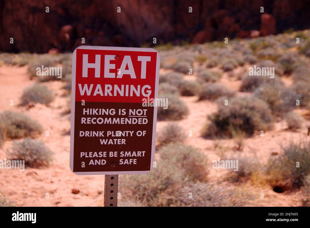 Heat Warning, Hiking is not recommended, drink plenty of water, please be smart and safe sign in the Valley of Fire State Park in Nevada Stock Photo