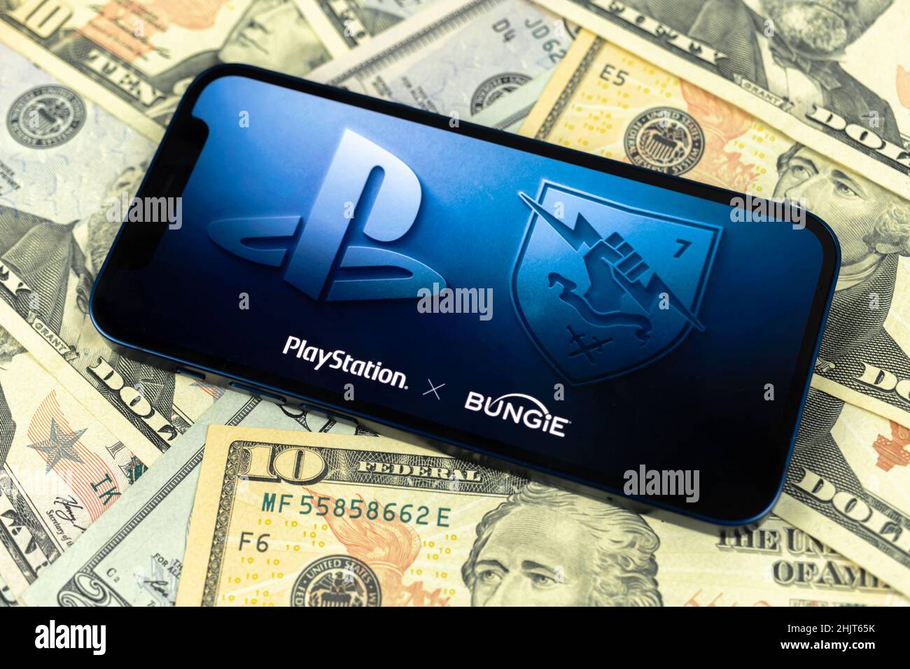 Kharkov, Ukraine - January 31, 2021: Sony buying Bungie video game studio.  Logos closeup. Web news background with money Stock Photo - Alamy