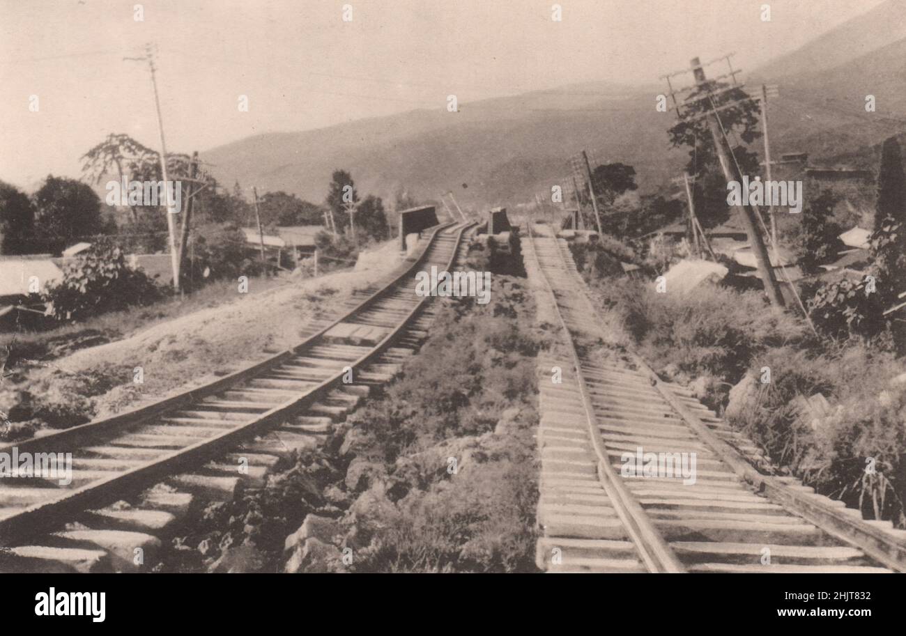 Japan Earthquake 1923: Damage to the railway trucks on the route between odawara and Hayakawa on the Tokaido line (Kanagawa prefecture) Stock Photo