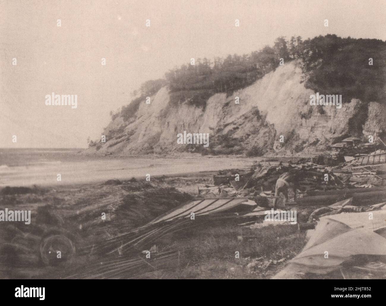 Japan Earthquake 1923: The shores between Inamuragasaki and Sakanoshita at Kamakura, devastated by 'tsunami' or seismic tidal waves Stock Photo
