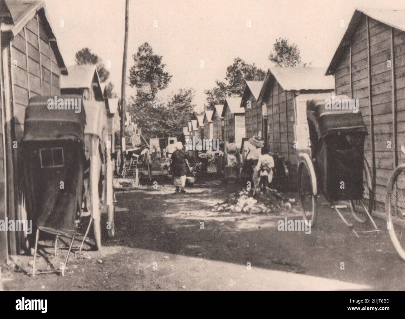 Japan Earthquake 1923: The refugees' colony at Hibiya Park (first ten group sheds erected soon after the disaster) Stock Photo