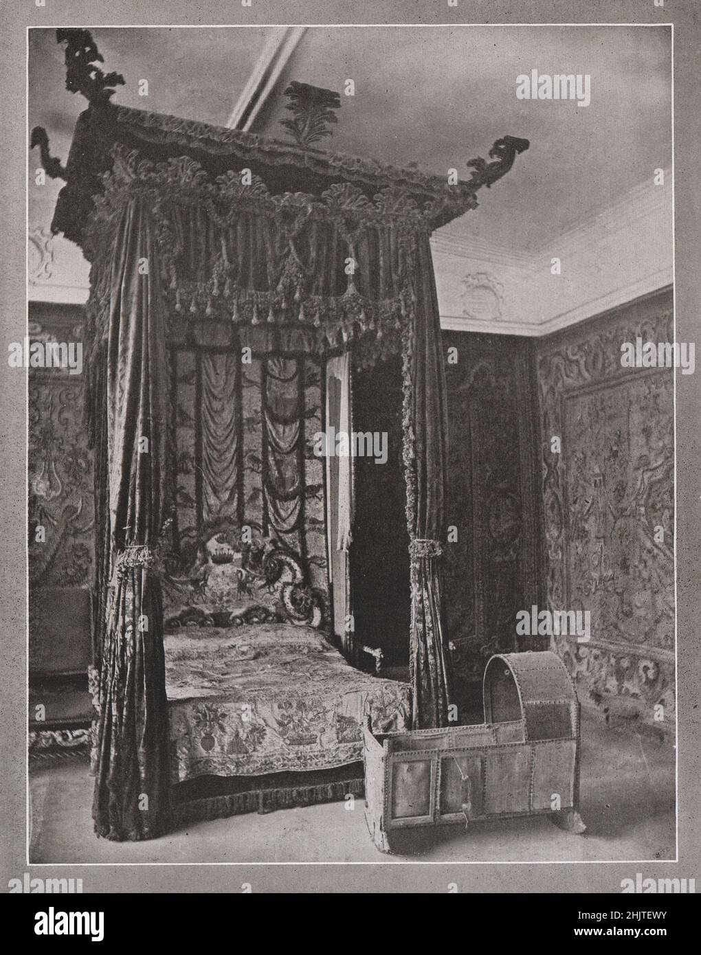 Queen Elizabeth's Bed, Haddon Hall. Derbyshire (1913 Stock Photo Alamy
