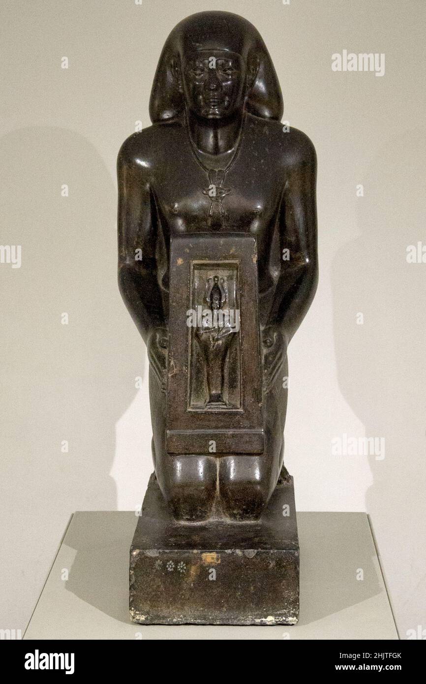 Naophore statue of Uahibramerineit, on display in the Egyptian collection at the National Archaeological Museum of Naples 'Mann', second in Italy after the Egyptian Museum in Turin.Napoli, Italy, January 31, 2022. Credit: Vincenzo Izzo/Alamy Live News Stock Photo