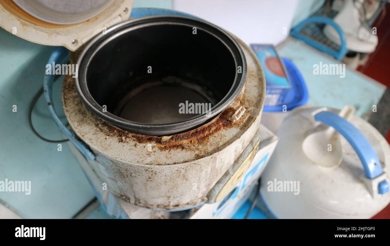 dirty rice cooker Stock Photo Alamy