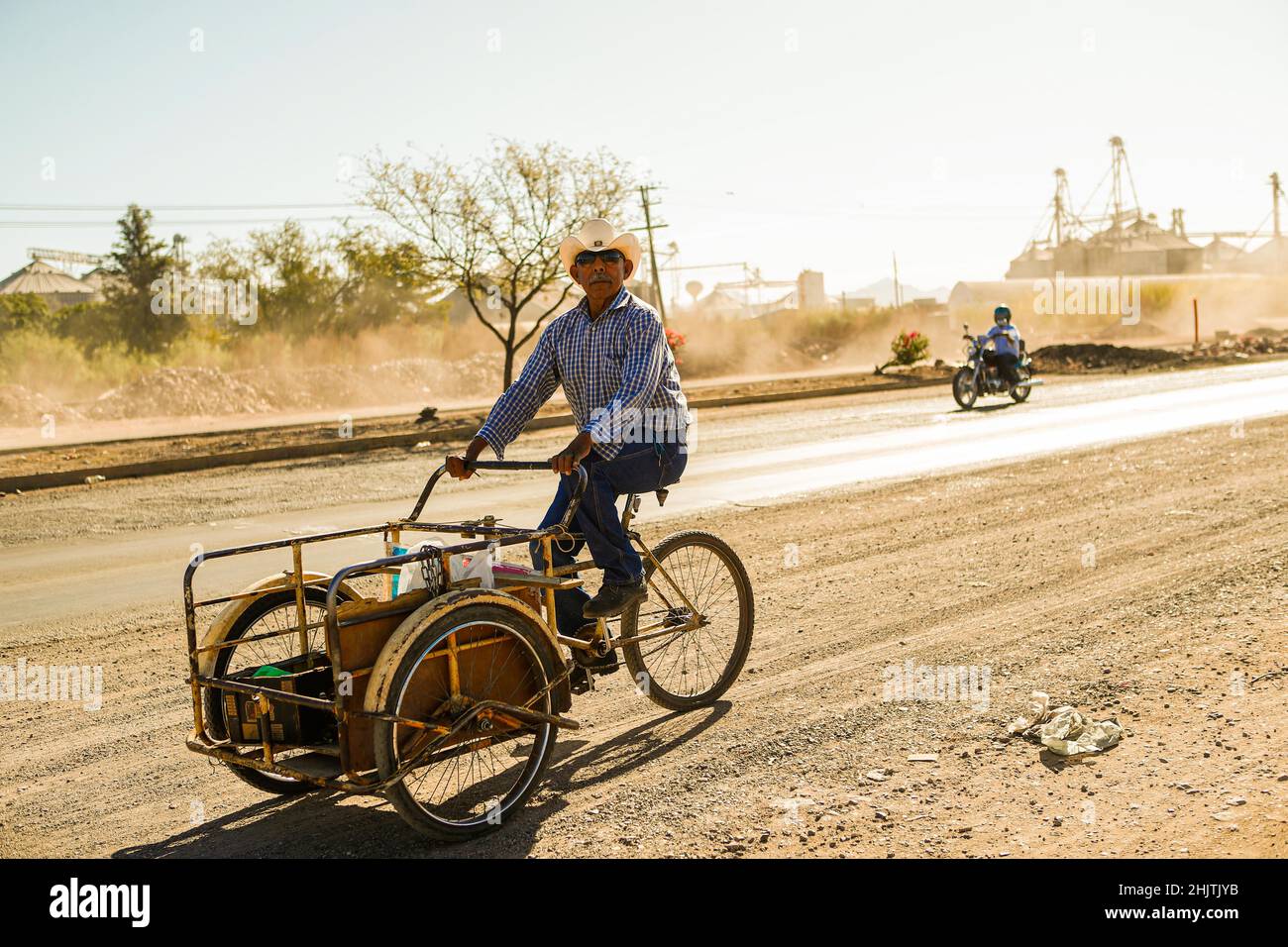 Triciclo hi res stock photography and images Alamy