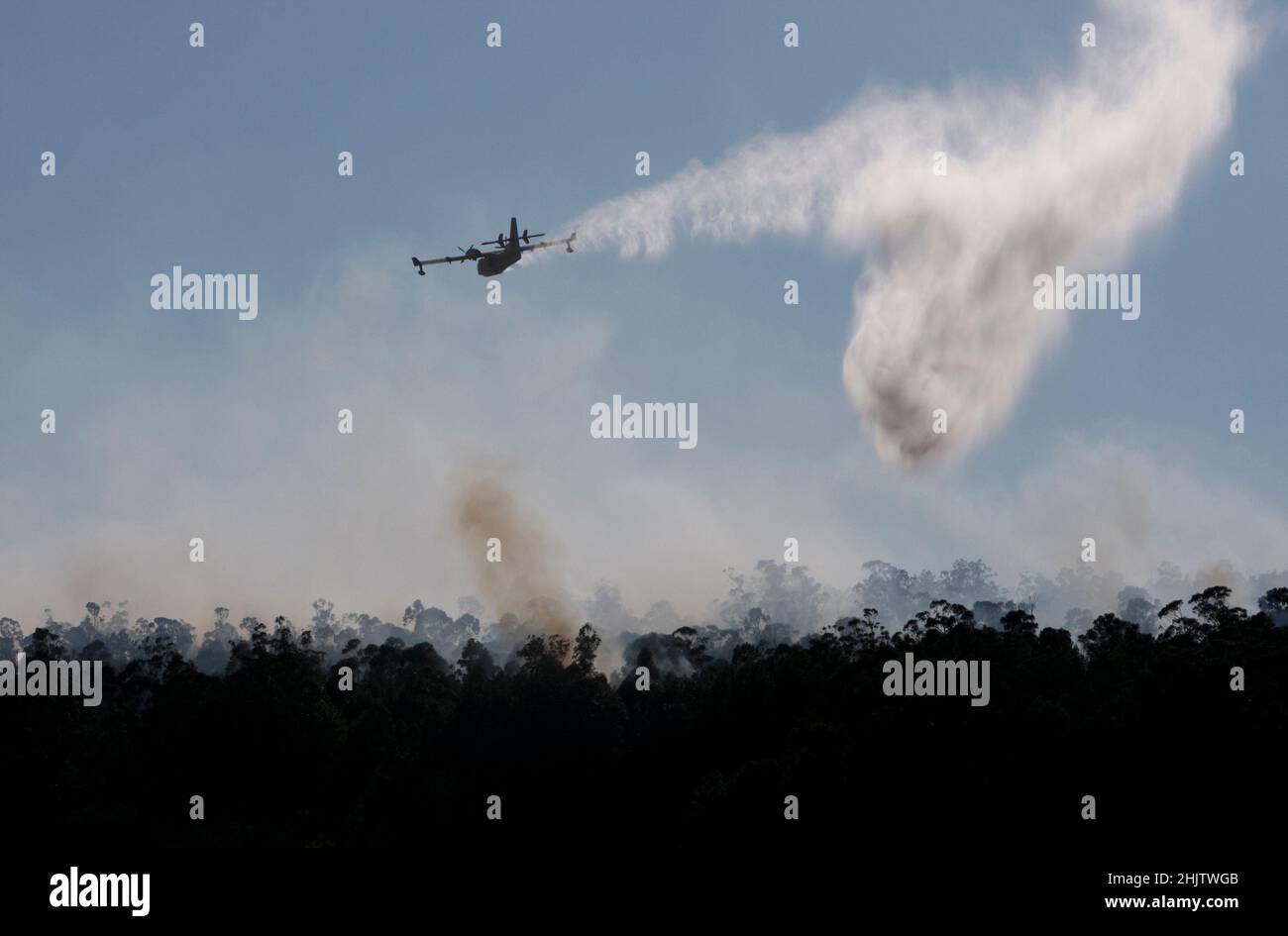 Firefighting plane hi-res stock photography and images - Alamy