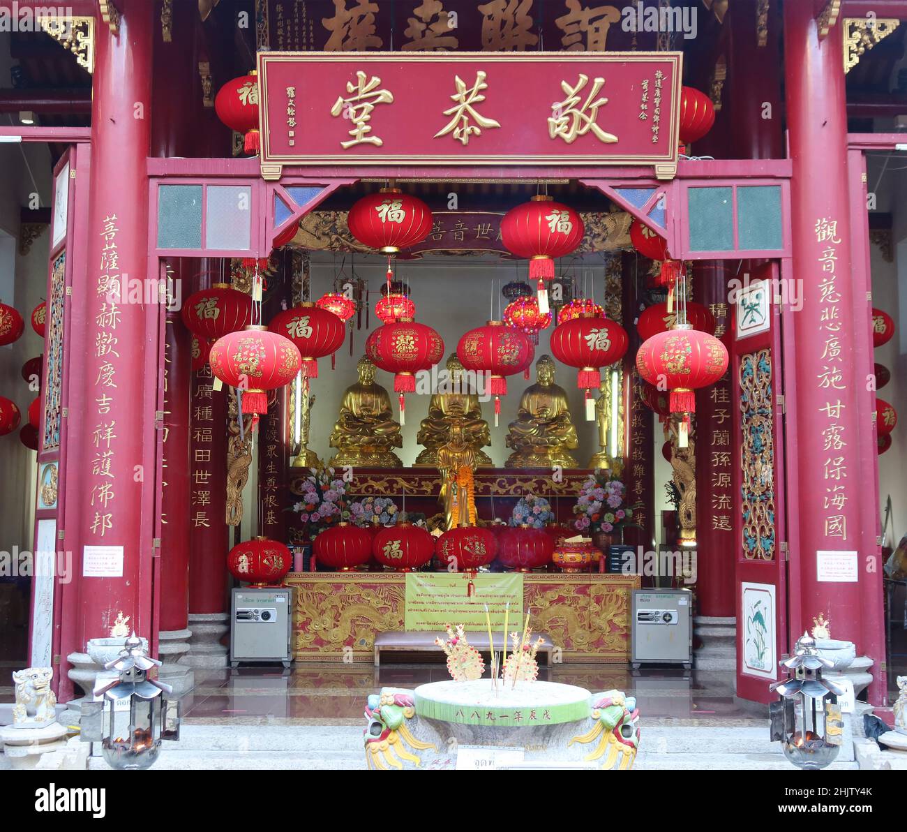 Kwang Tung Shrine with authentic Chinese sculptures of Lord Buddha, Chinatown, Bangkok, Thailand Stock Photo