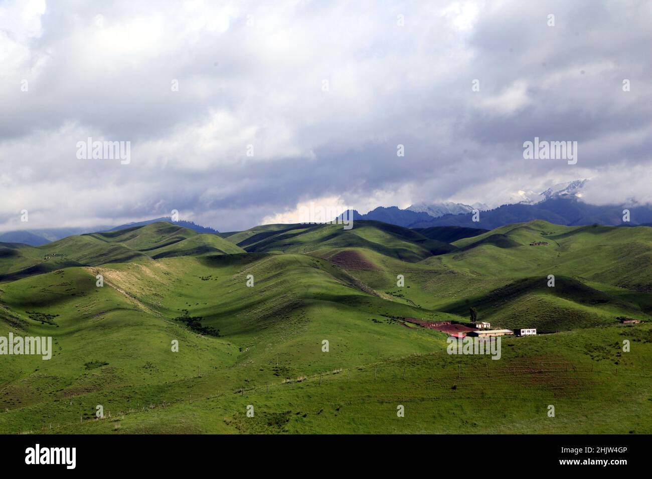 Shot beautiful green mountain hi-res stock photography and images - Alamy