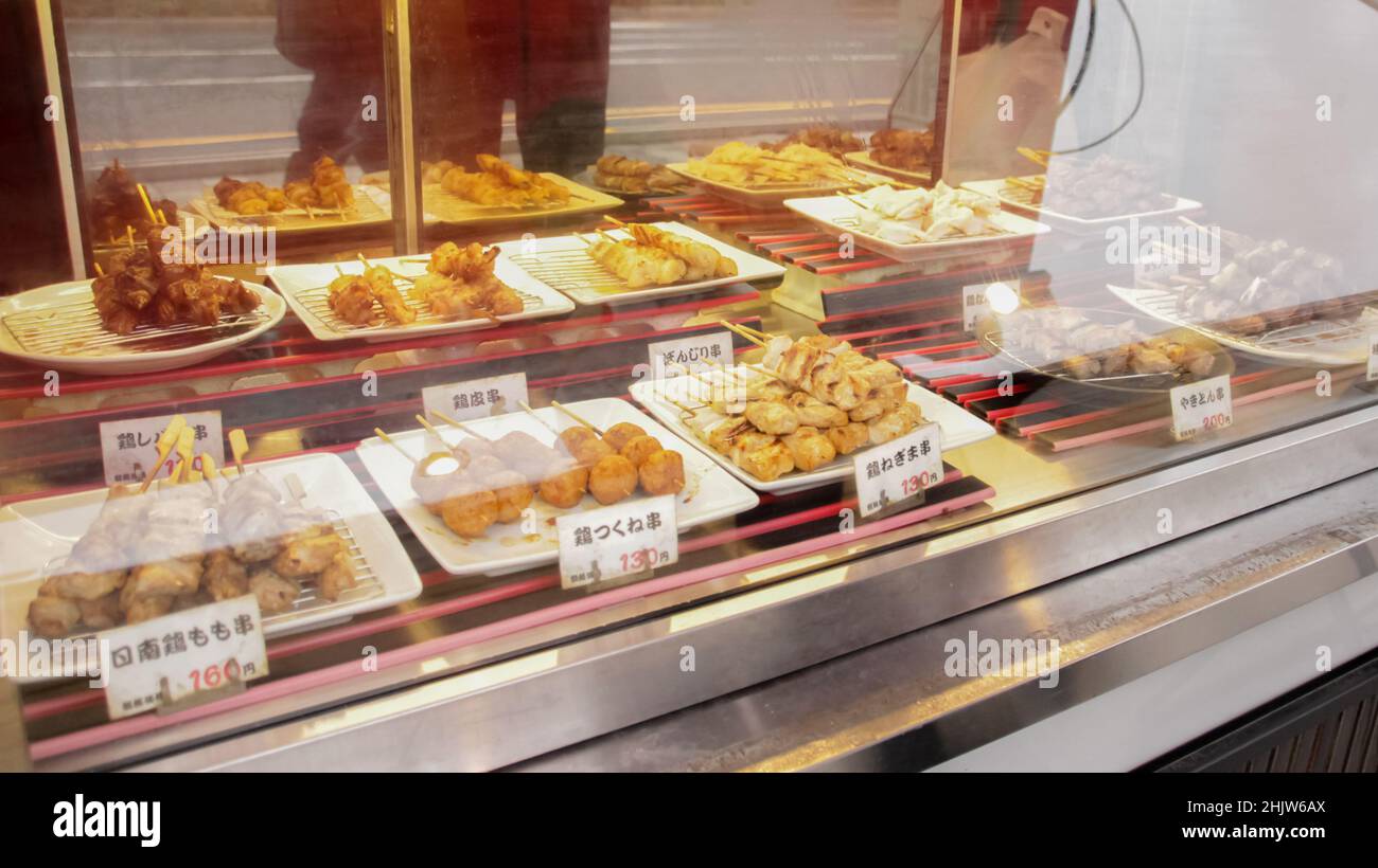 Japanese Yakitori chicken skewers in takeaway store in Tokyo Stock Photo