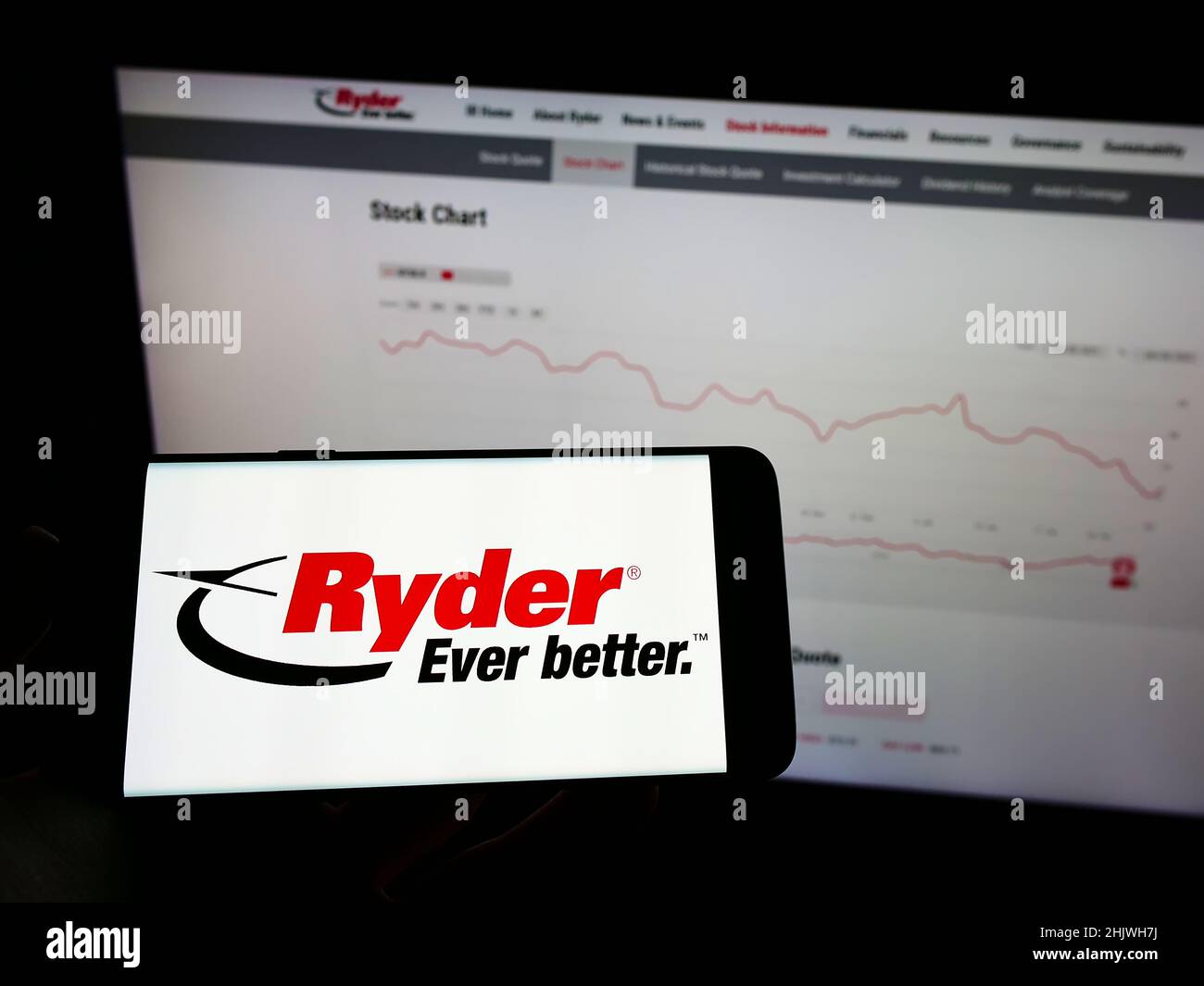 Person holding cellphone with logo of US transportation company Ryder