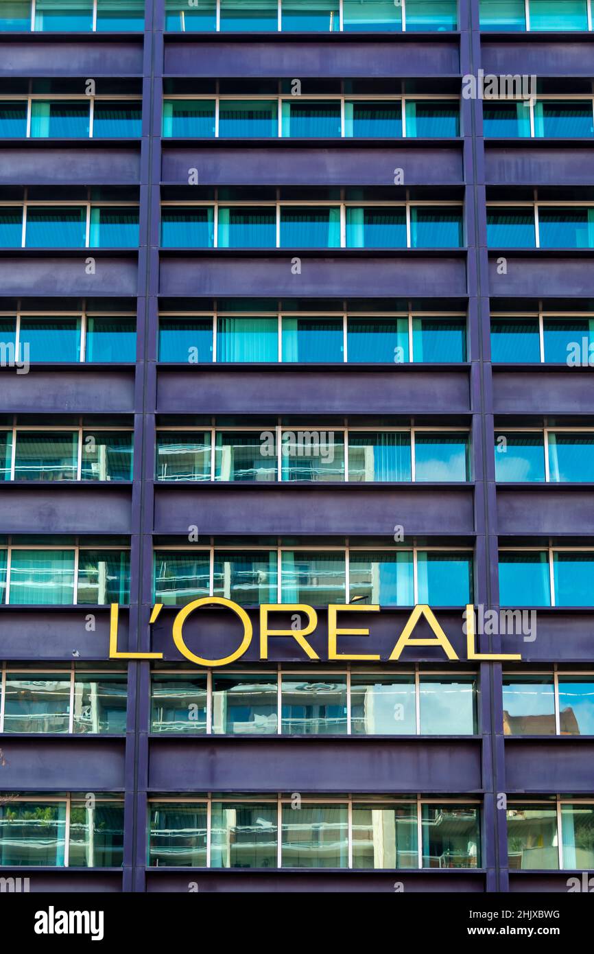 Loreal logo hi-res stock photography and images - Alamy