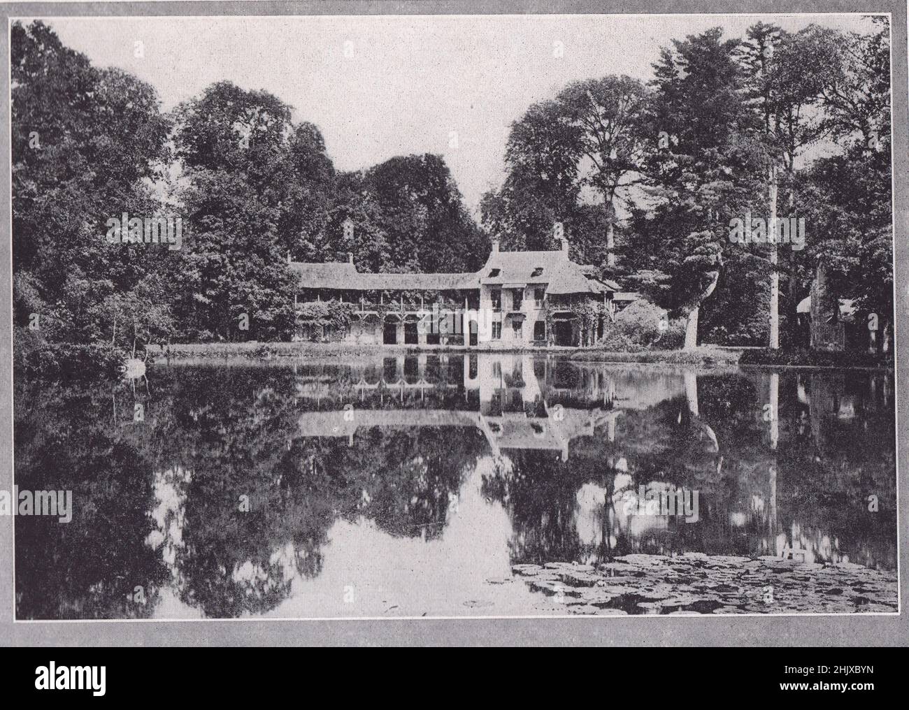 Petit-Trianon : the Lake and farm of Marie-Antoinette. Yvelines. France (1925) Stock Photo