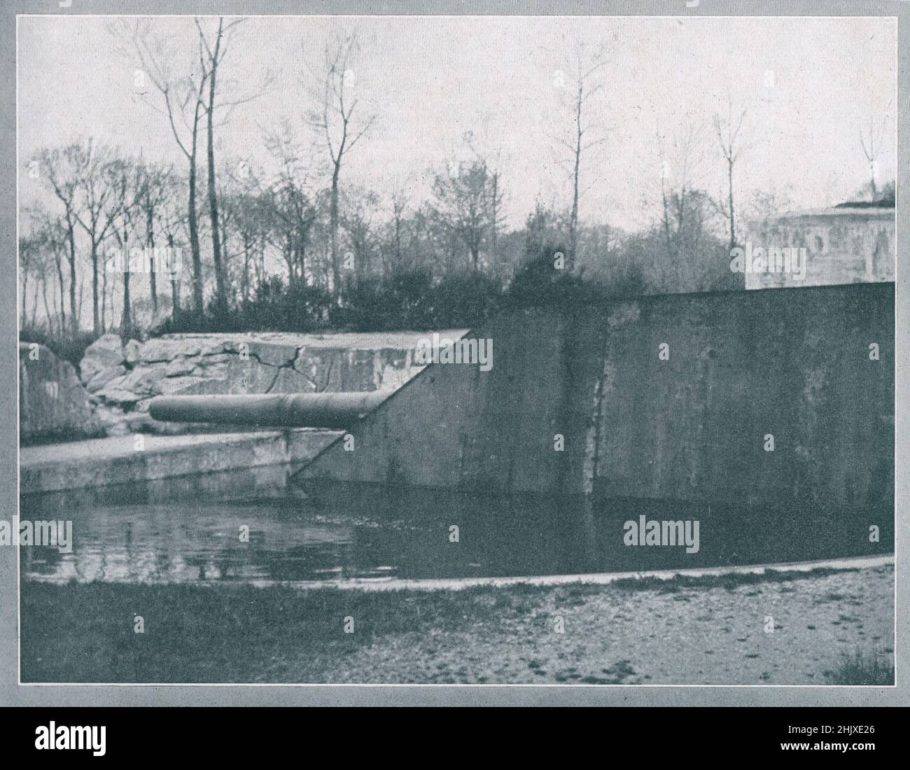 'Big Bertha,' near Dixmude. Belgium (1925) Stock Photo