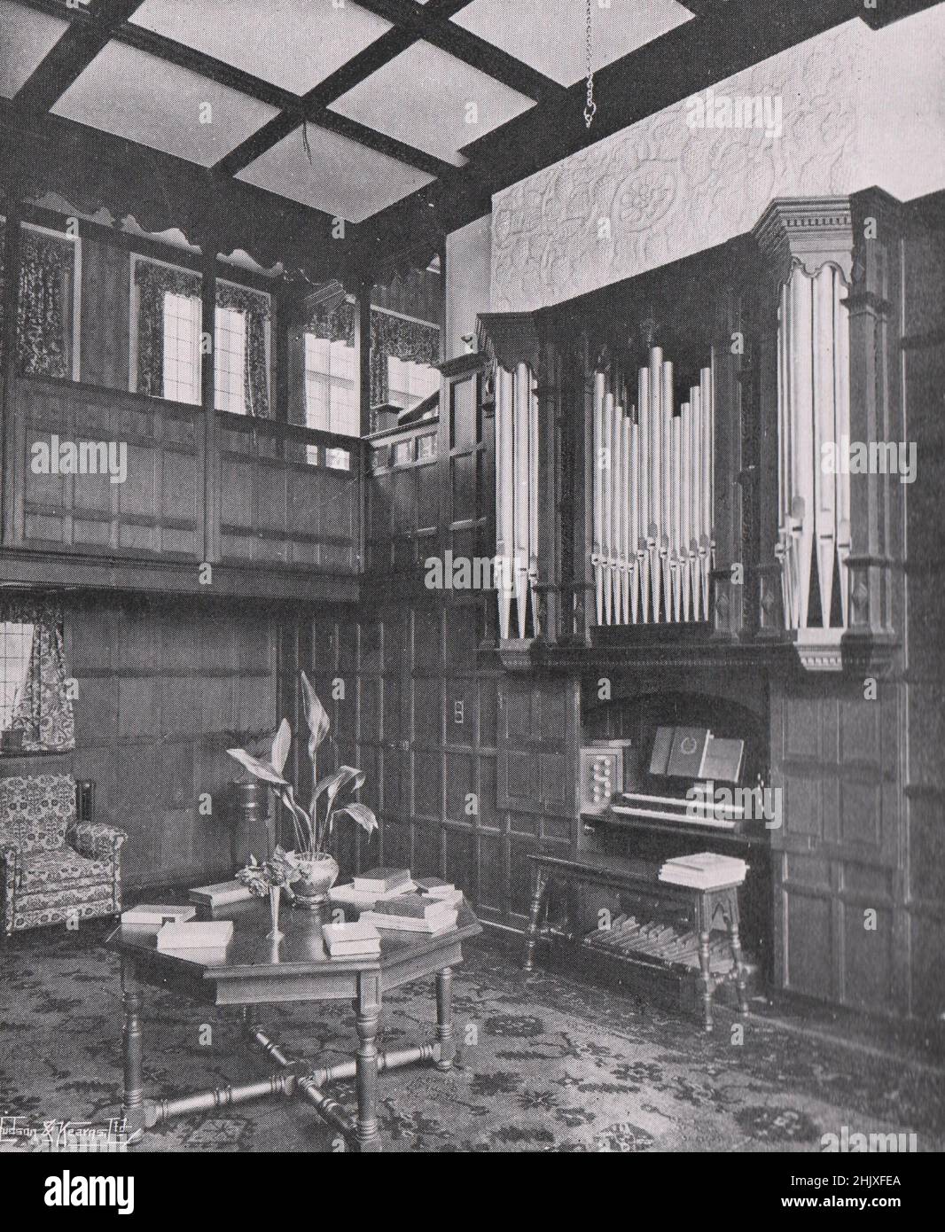 The Hall : Organ and Gallery. Warwickshire. The Hurst, Moseley, Birmingham. - Designed by Mr. W. H. Bidlake (1922) Stock Photo