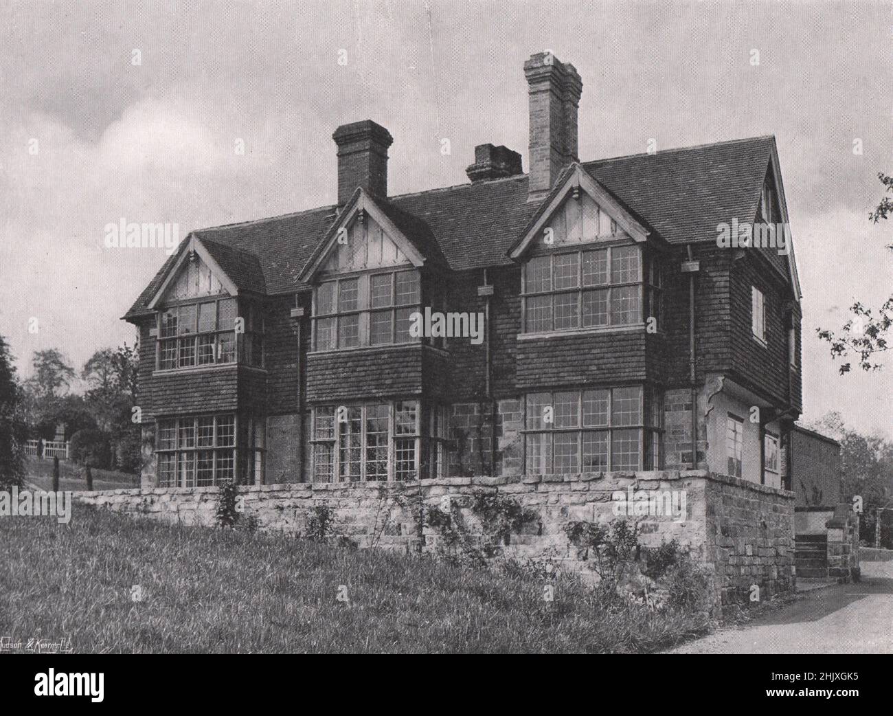 The east side in 1909. A House at Tidebrook, Sussex - Altered and Enlarged by Mr. G. H. Kitchin (1922) Stock Photo