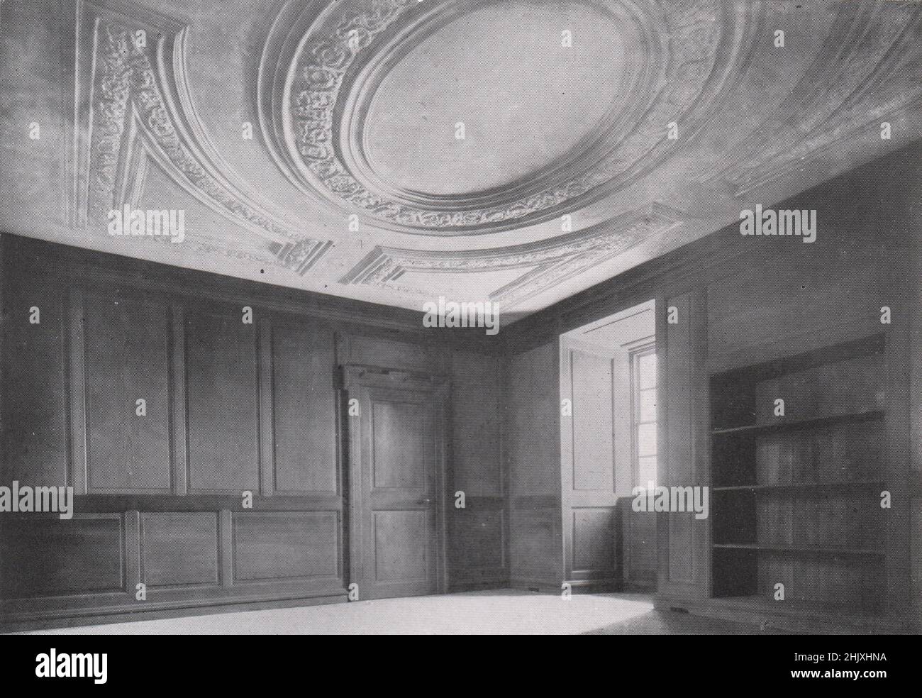 Pittencrieff House, Dunfermline - Room on Ground floor. Scotland. Sir Robert Lorimer, A.R.S.A., Architect (1908) Stock Photo