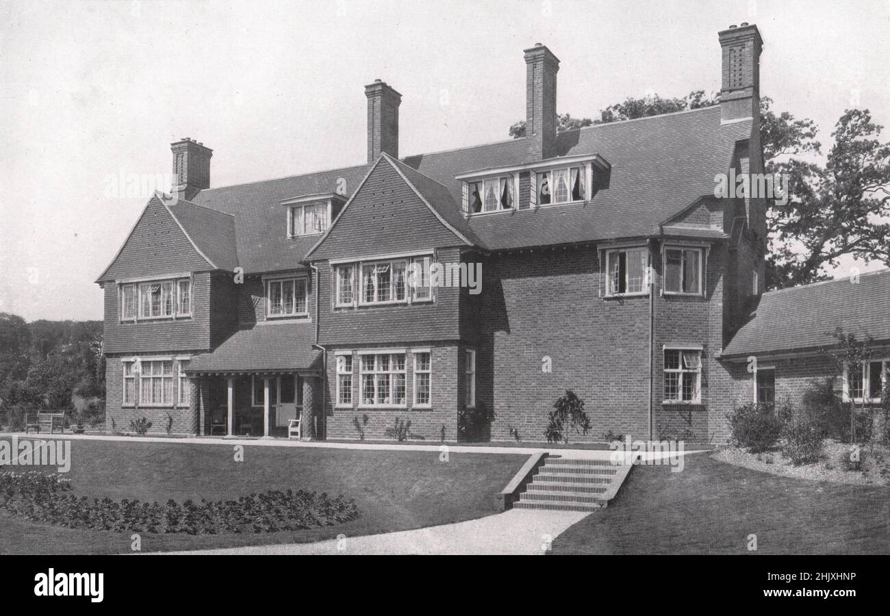 House at Bickley, Kent : Garden front. London. C. H. B. Quennell., Architect (1908) Stock Photo