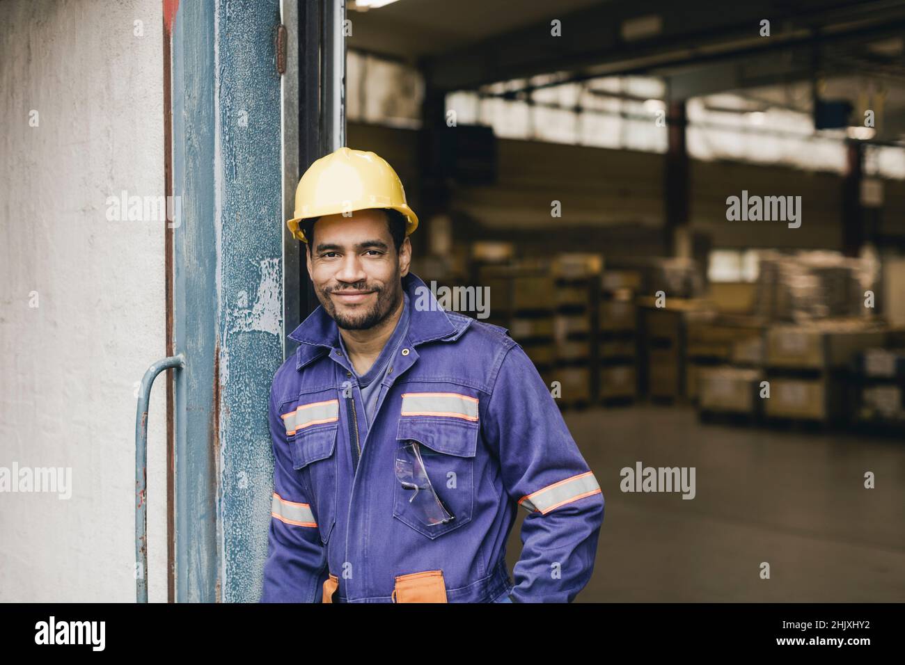 Worker wearing uniform hi-res stock photography and images - Alamy