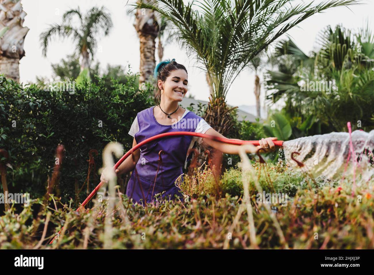 Female garden center plants hi-res stock photography and images - Alamy