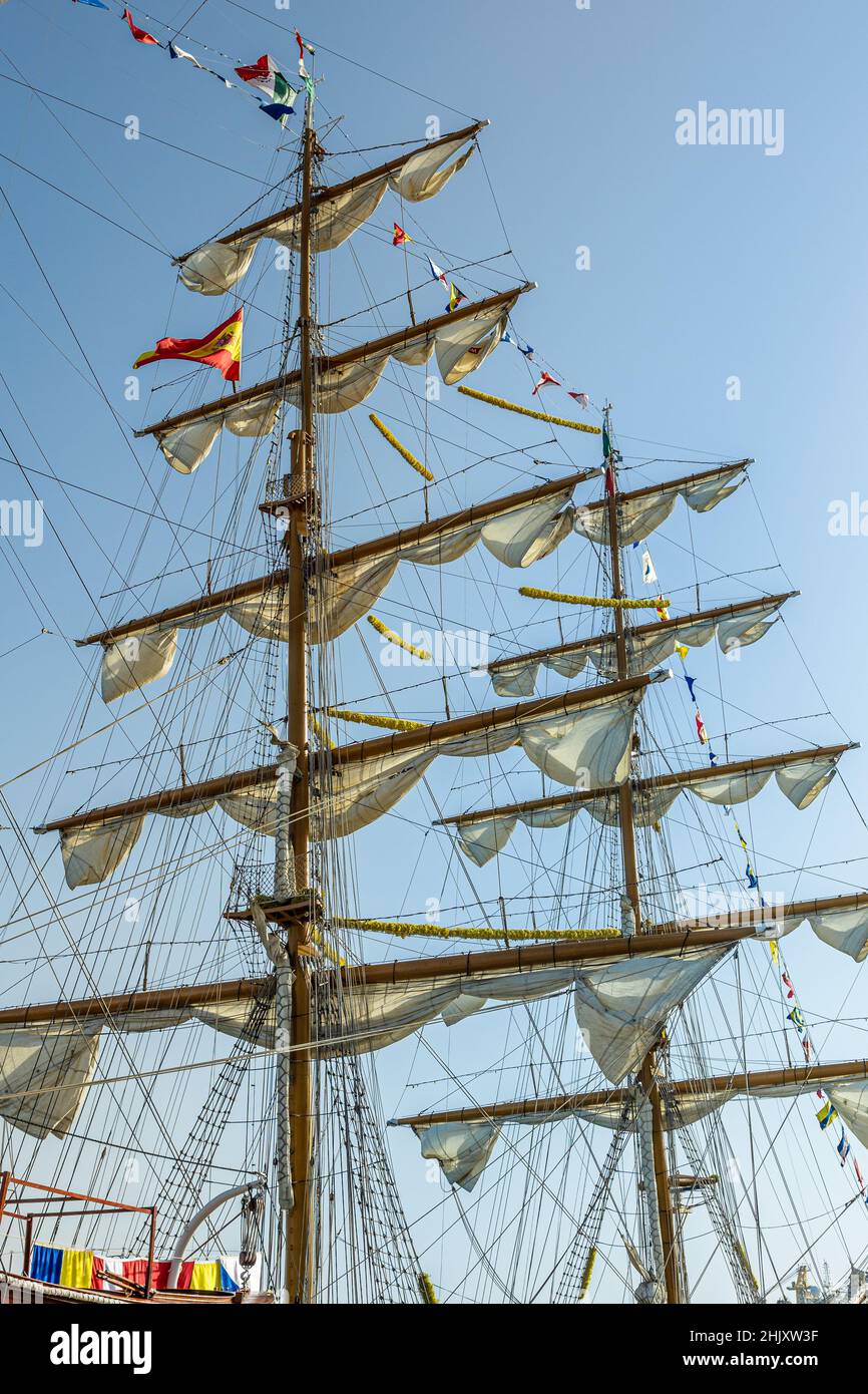 Mast with sails of a tall ship against a clear sky Stock Photo - Alamy