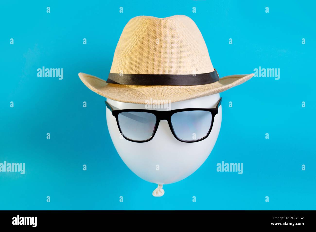 Balloon tourist close-up. The image of a male traveler in a hat and sunglasses concept tourist destination Stock Photo