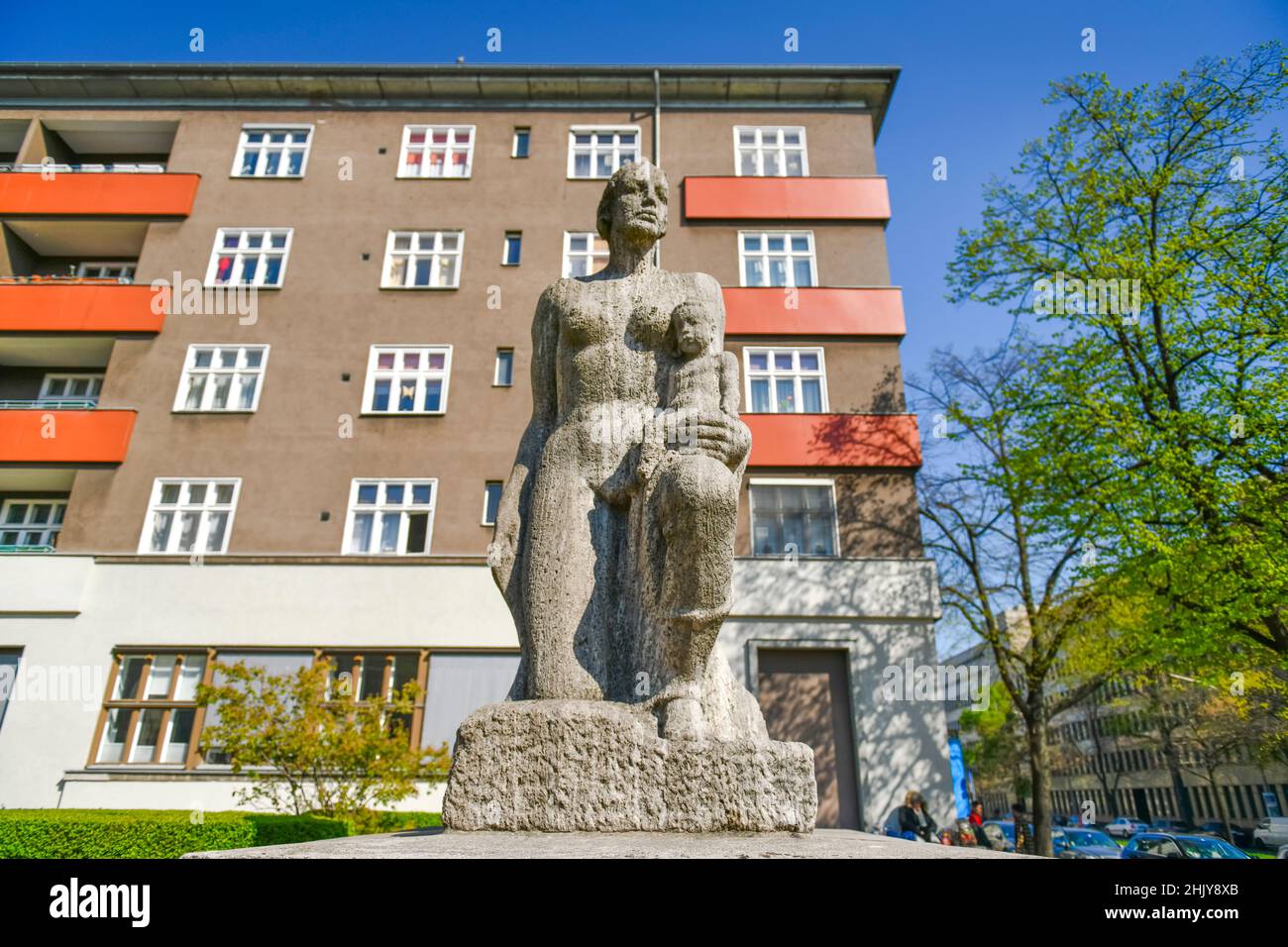 'Heim', Skulptur von Josef Thorak, Wohnsiedlung, Knobelsdorffstraße, Westend, Charlottenburg, Berlin, Deutschland Stock Photo