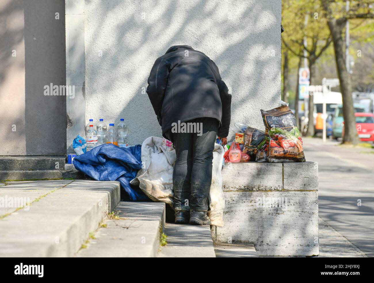 Obdachloser, Knobelsdorffstraße, Westend, Charlottenburg, Berlin, Deutschland Stock Photo