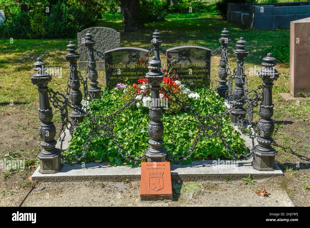 Grab Theodor und Emilie Fontane, Friedhof II der Französisch-Reformierten Gemeinde, Liesenstraße, Chausseestraße, Mitte, Berlin, Deutschland Stock Photo