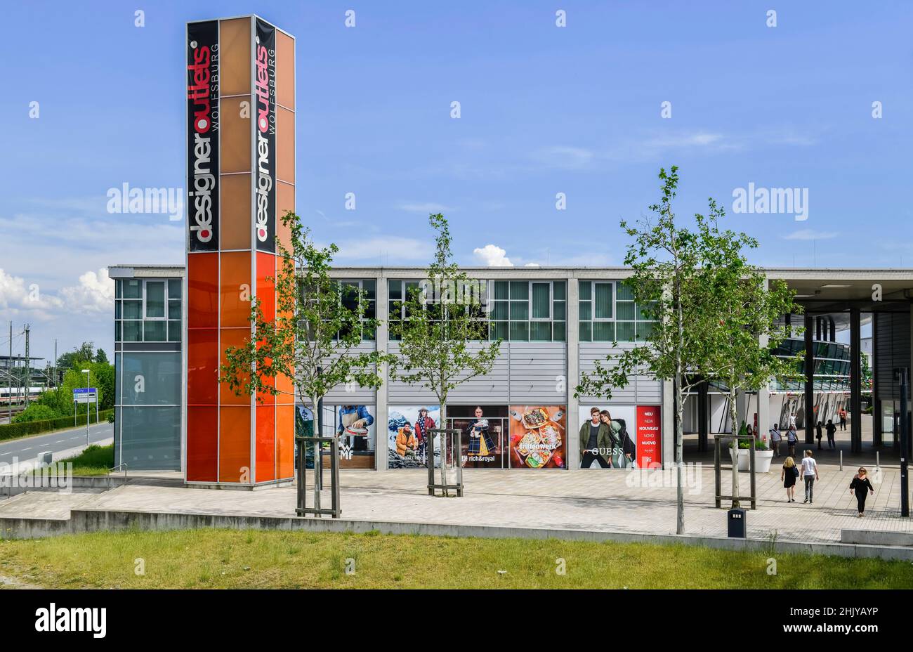 Designer outlets hi-res stock photography and images - Alamy