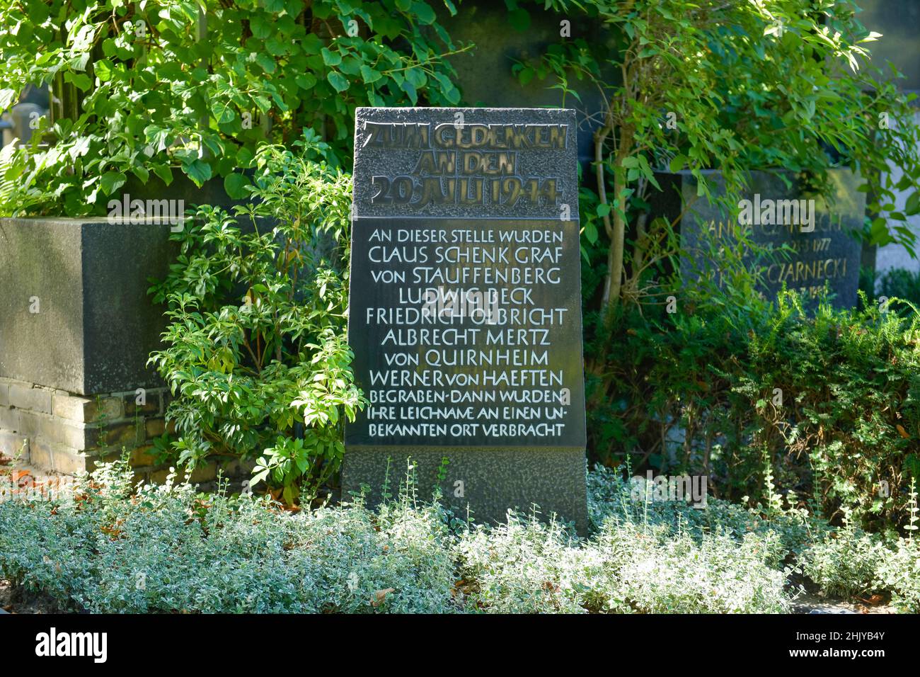 Ehrengrab 20 Juli 1944, Alter Sankt Matthaeus Kirchhof, Schöneberg, Berlin, Deutschland Stock Photo