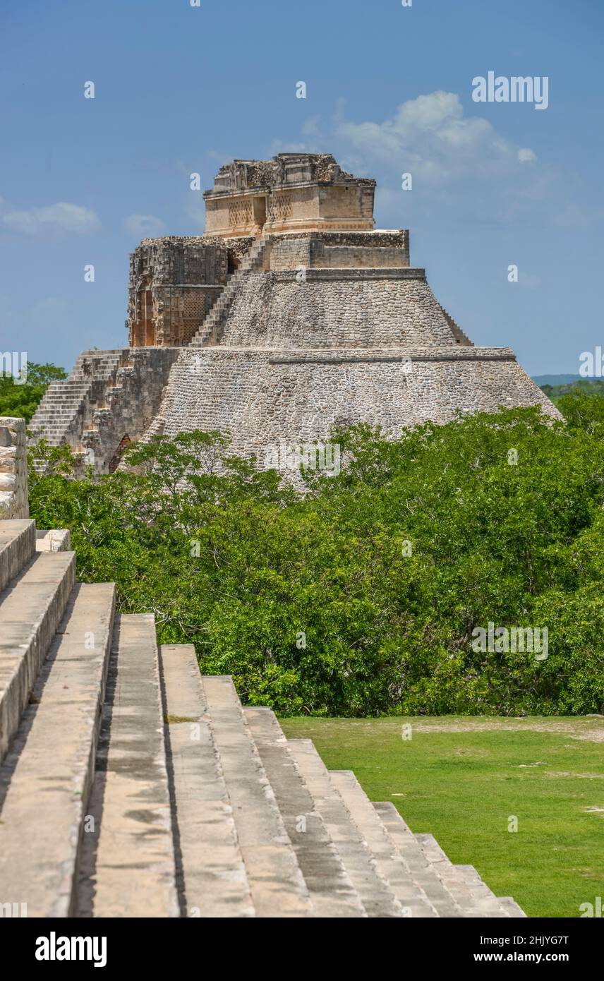 Pyramide des Zauberers (Piramide del Adivino), Uxmal, Yucatan, Mexiko Stock Photo