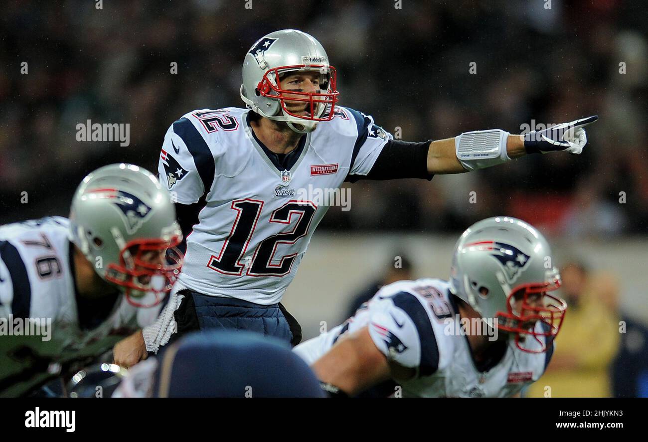 New England Patriots quarterback Tom Brady warms up prior to second half  action against the Miami Dolphins at Landshark stadium in Miami on December  6, 2009 Stock Photo - Alamy