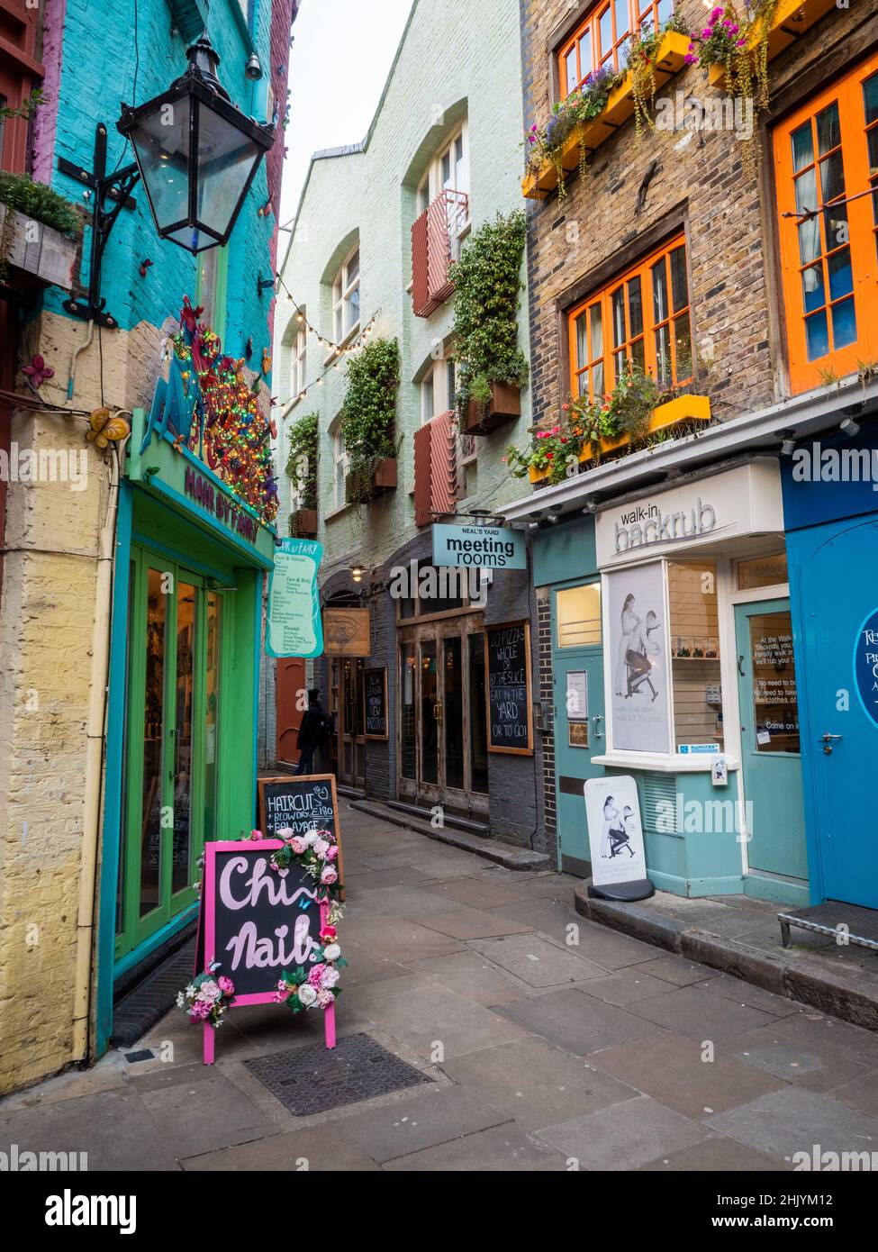 Neal's Yard, Seven Dials, London. The quirky independent shops and narrow  alleys of the central London exclusive shopping district near Covent Garden  Stock Photo - Alamy