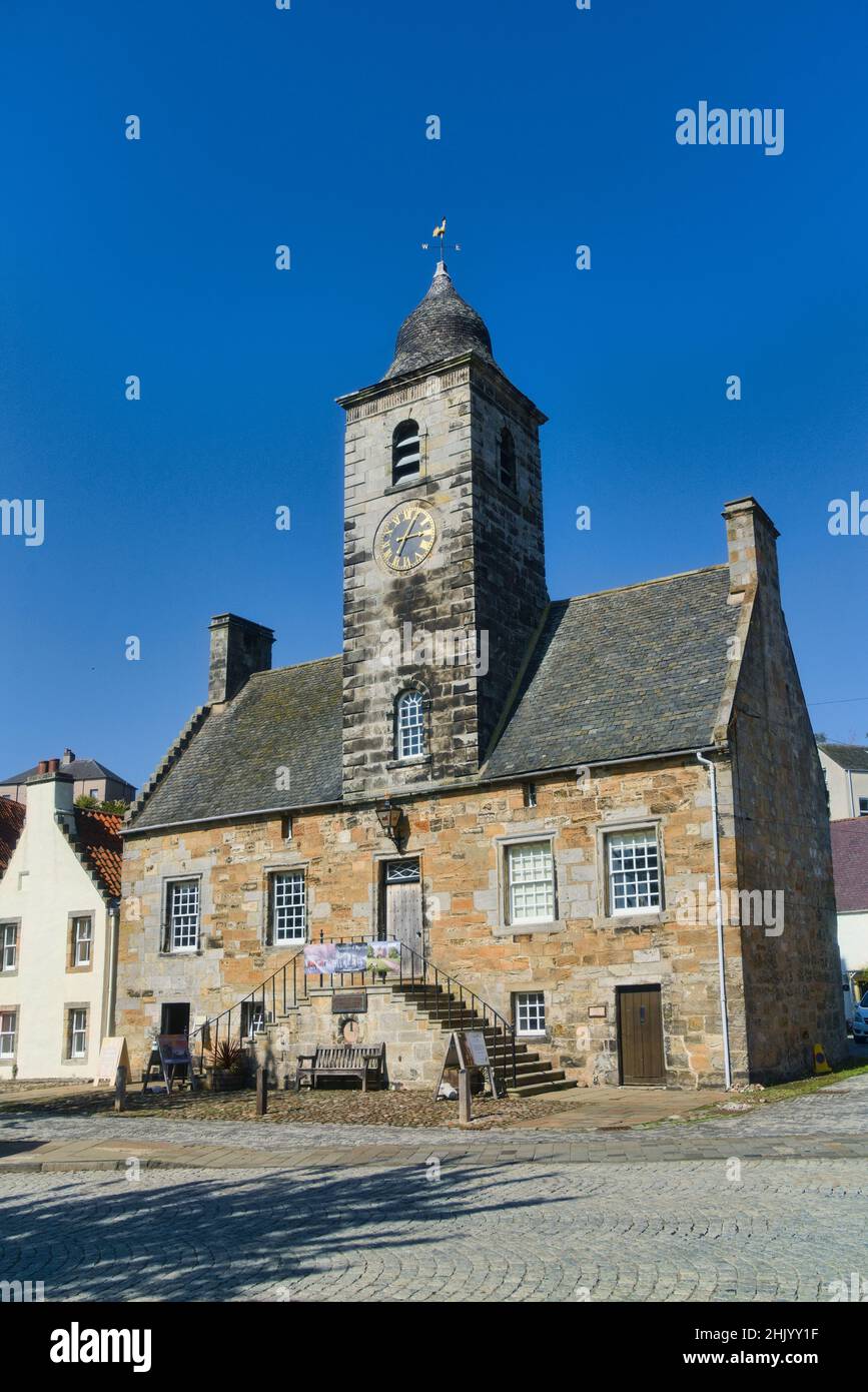 Ancient Culross village on Fife Coastal Path. Beside River Forth. Showing Culross Square with  Townhouse.  Fifeshire, Fife and Kinross,  Scotland, UK Stock Photo