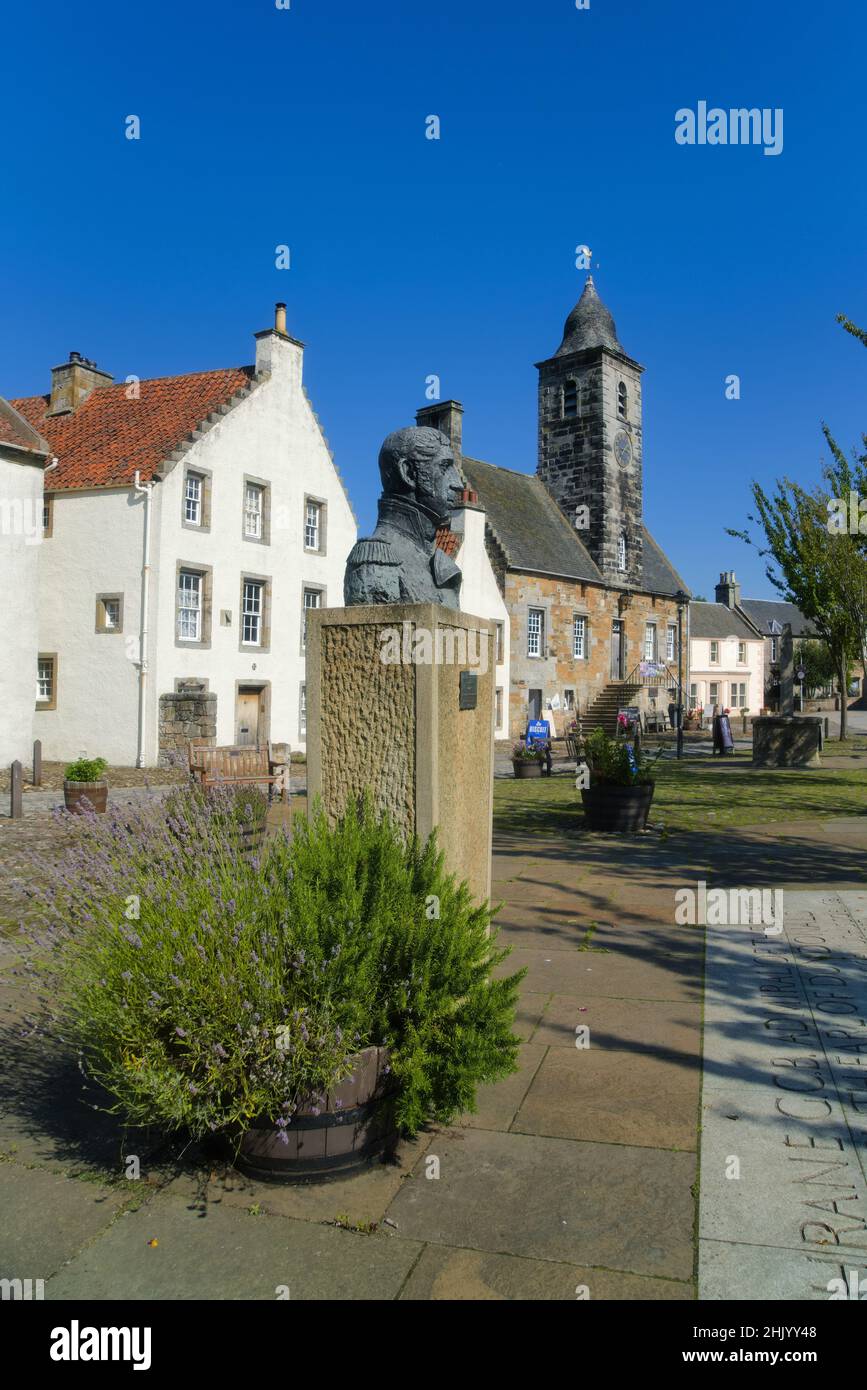 Culross village on Fife Coastal Path. Beside River Forth. Showing Culross Square with  Statue of Admiral Lord Alexander Cochrane,  Fife, Scotland, uk Stock Photo
