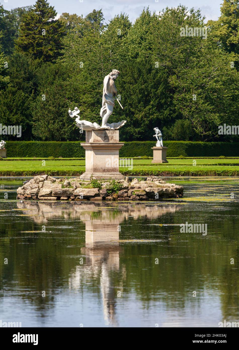 Statue of neptune hires stock photography and images Alamy