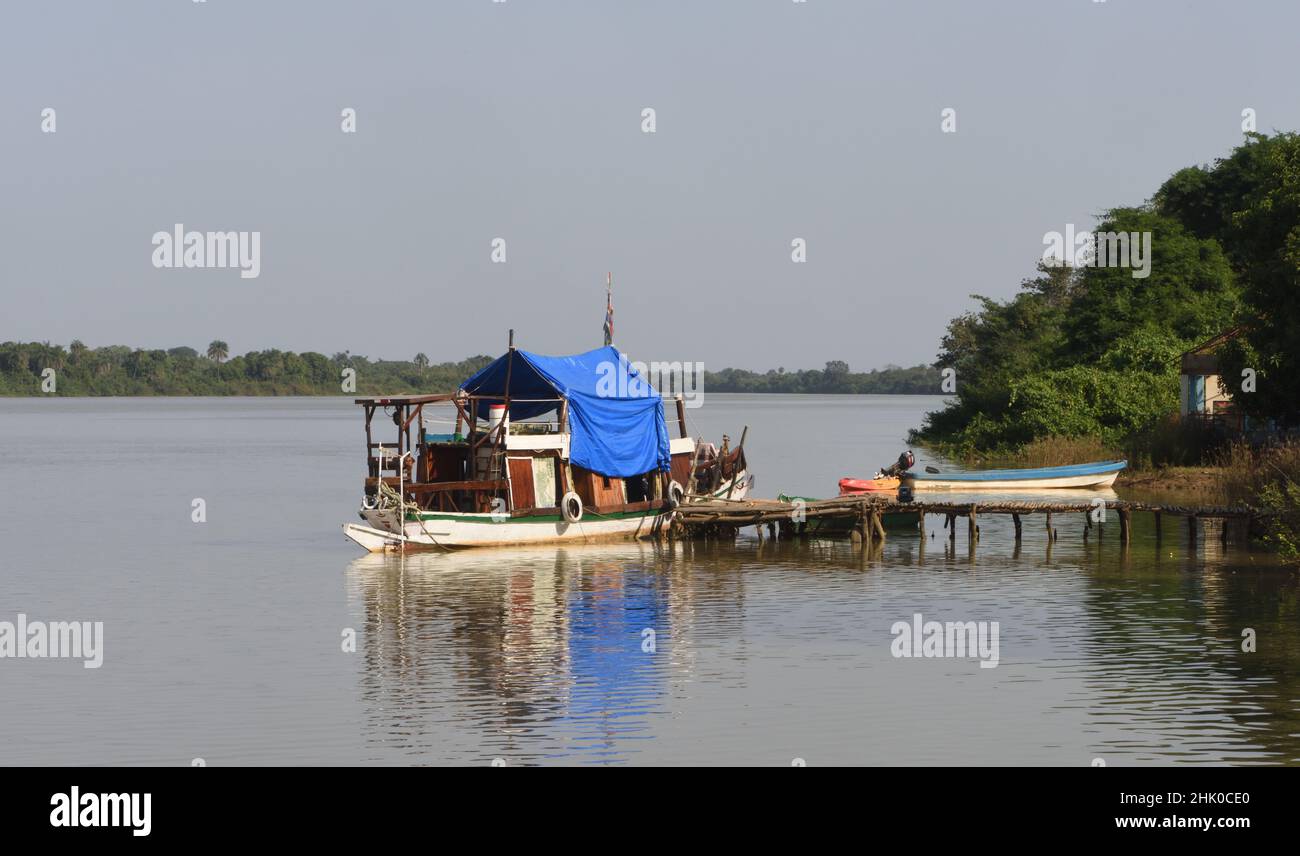 A passenger ferry at a small landing stage on the Gambia River at Janjanbureh.  Janjanbureh, The Republic of the Gambia. Stock Photo