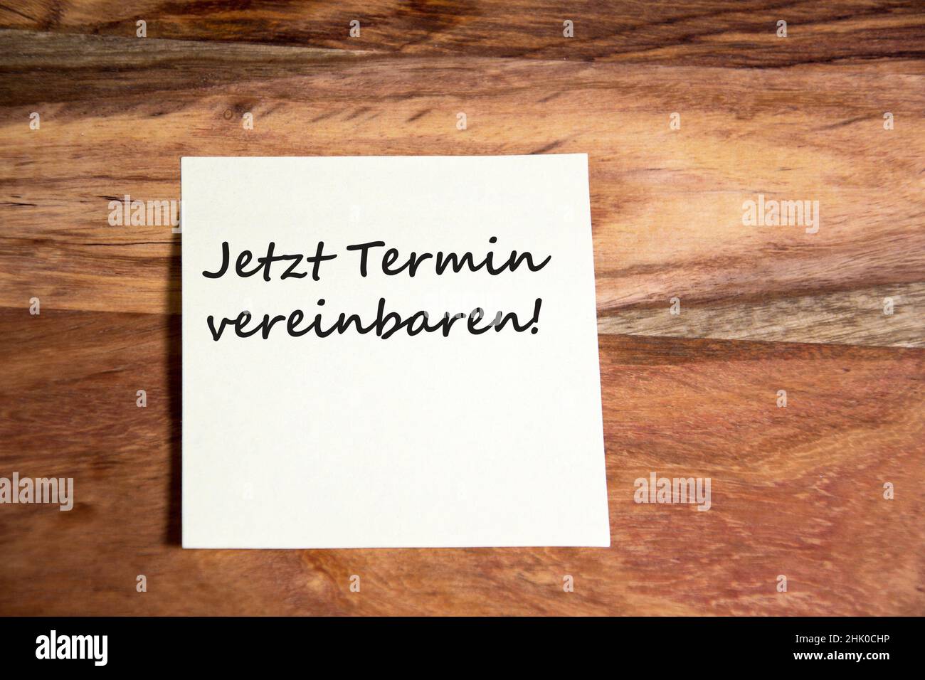 german text Jetzt Termin vereinbaren on post-it. Stock Photo