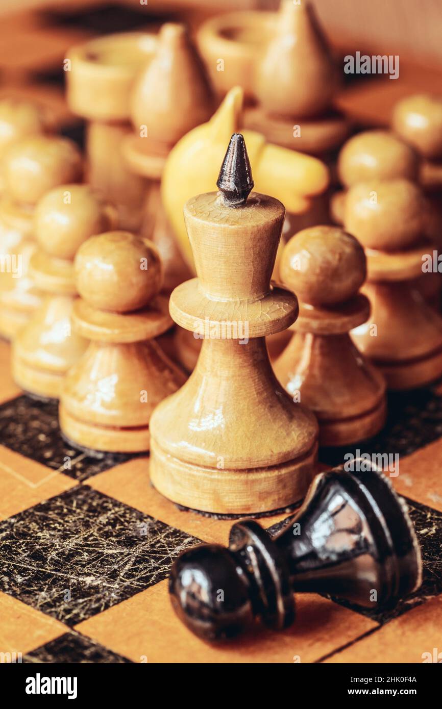 Vintage wooden chess pieces (King and Queen Stock Photo - Alamy