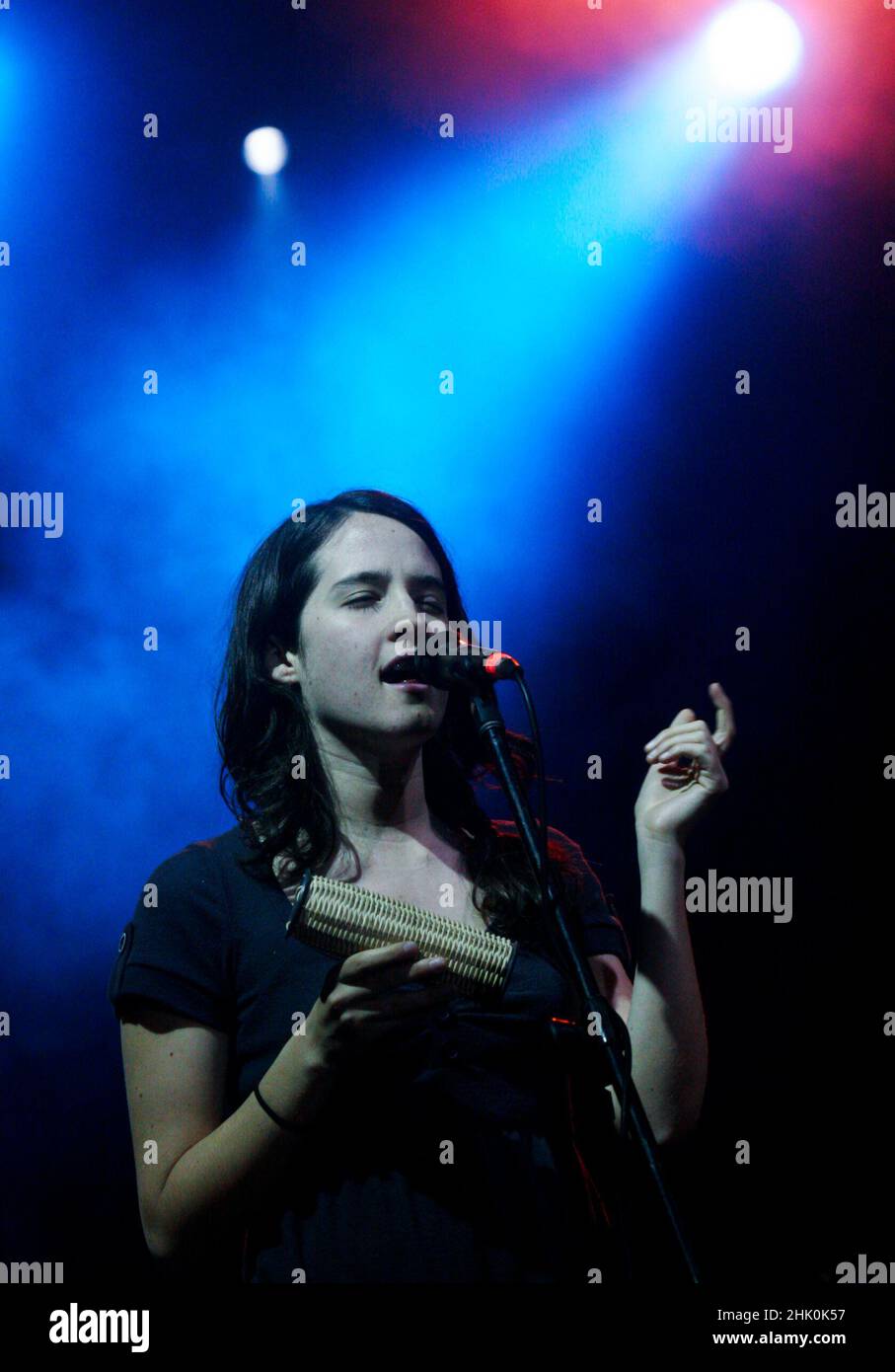 Ximena Sariñana en concierto durante el concurso de bandas ENROLATE 2008 Stock Photo