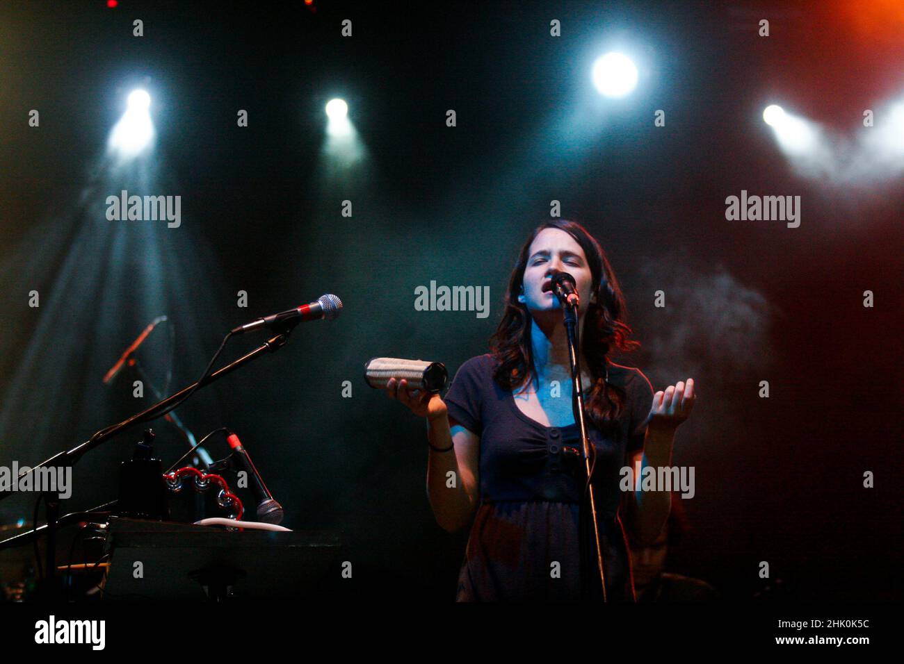 Ximena Sariñana en concierto durante el concurso de bandas ENROLATE 2008 Stock Photo