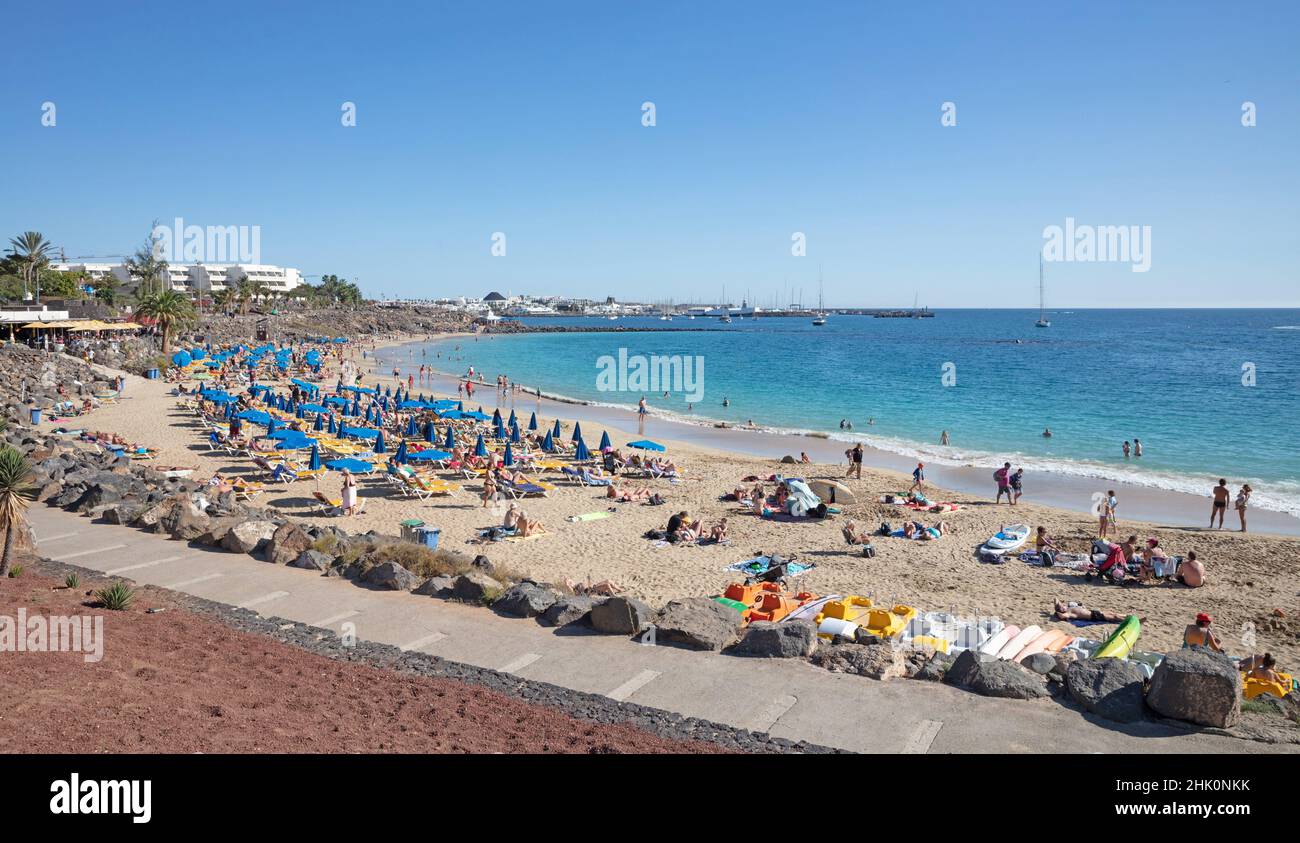 Playa Blanca, Lanzarote (Spain) on Januari 23, 2022: Tourist enjoying the  beach and sun during the winter period Stock Photo - Alamy