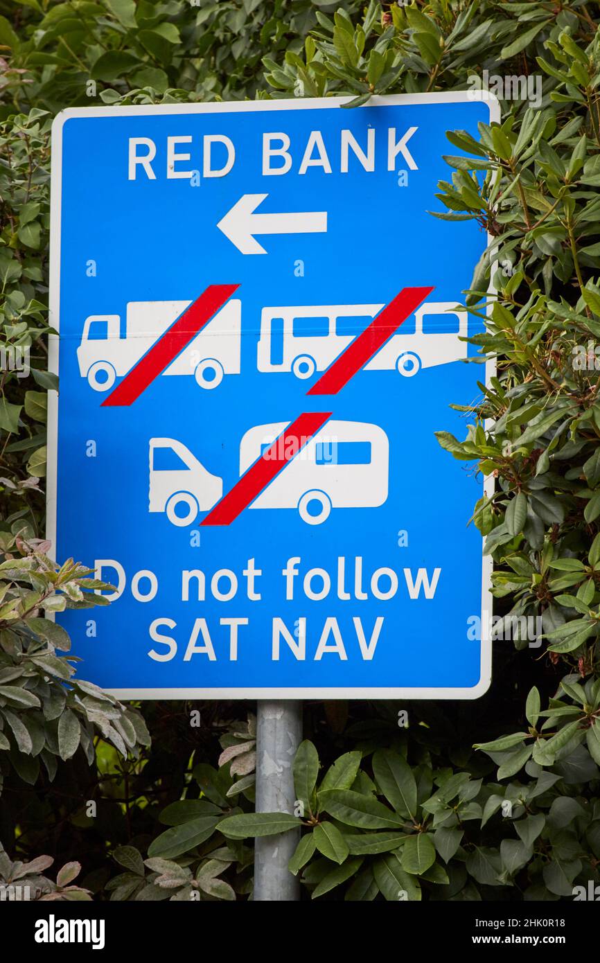 Narrow bridge warning sign hires stock photography and images Alamy