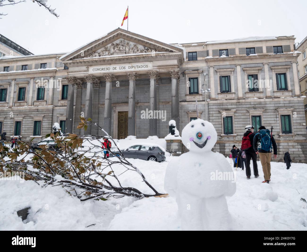 Congreso de los Diputados nevado con muñeco de nieve. Madrid. España. Stock Photo
