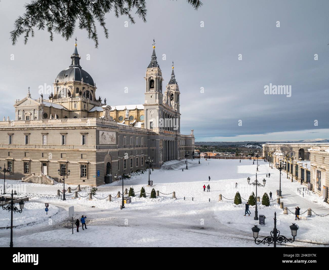 Catedral de la Almudena nevada. Madrid. España. Stock Photo