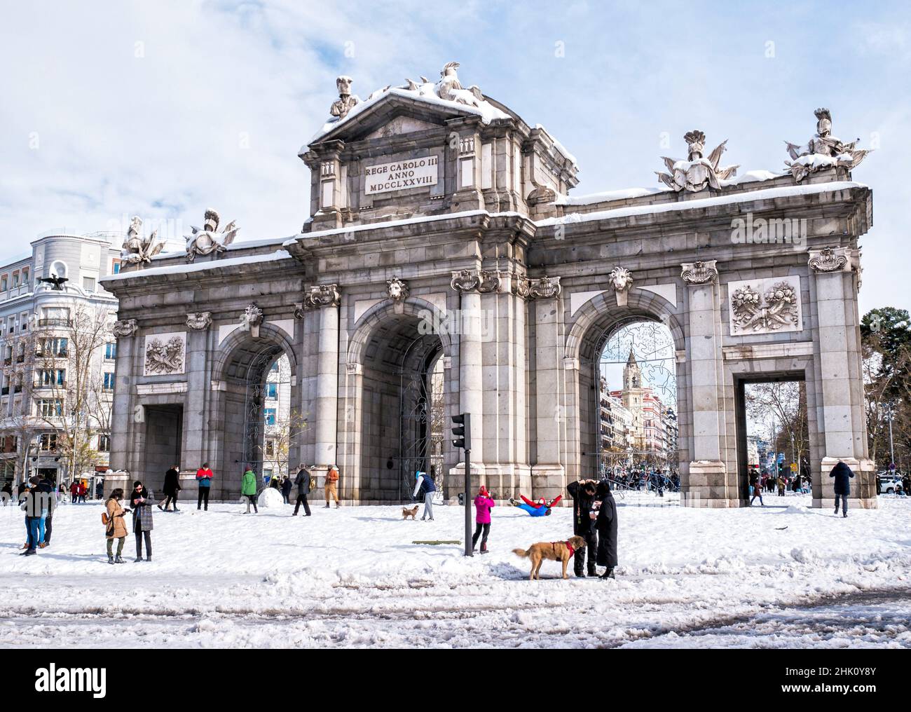 Puerta de Alcalá nevada. Madrid. España. Stock Photo